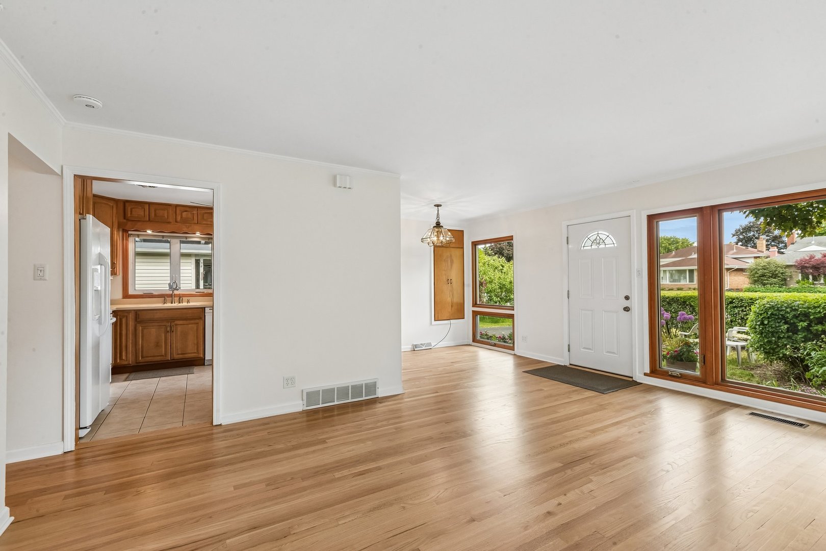 220 Voltz Road Northbrook, IL 60062 - Photo 5 of 41