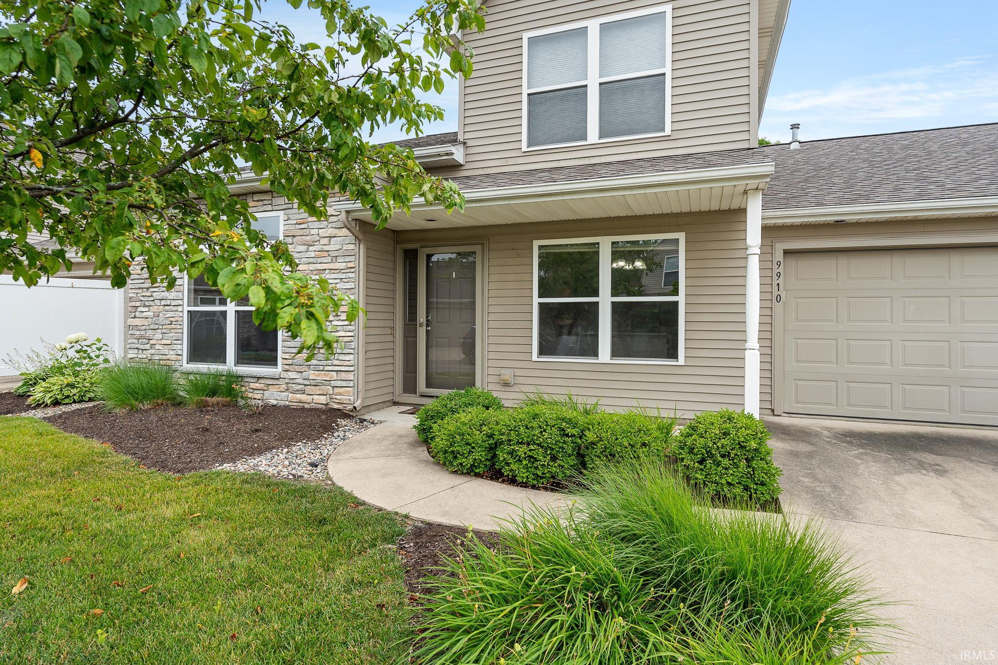 9910 Oak Trail Road Fort Wayne, IN 46825 - Photo 4 of 28