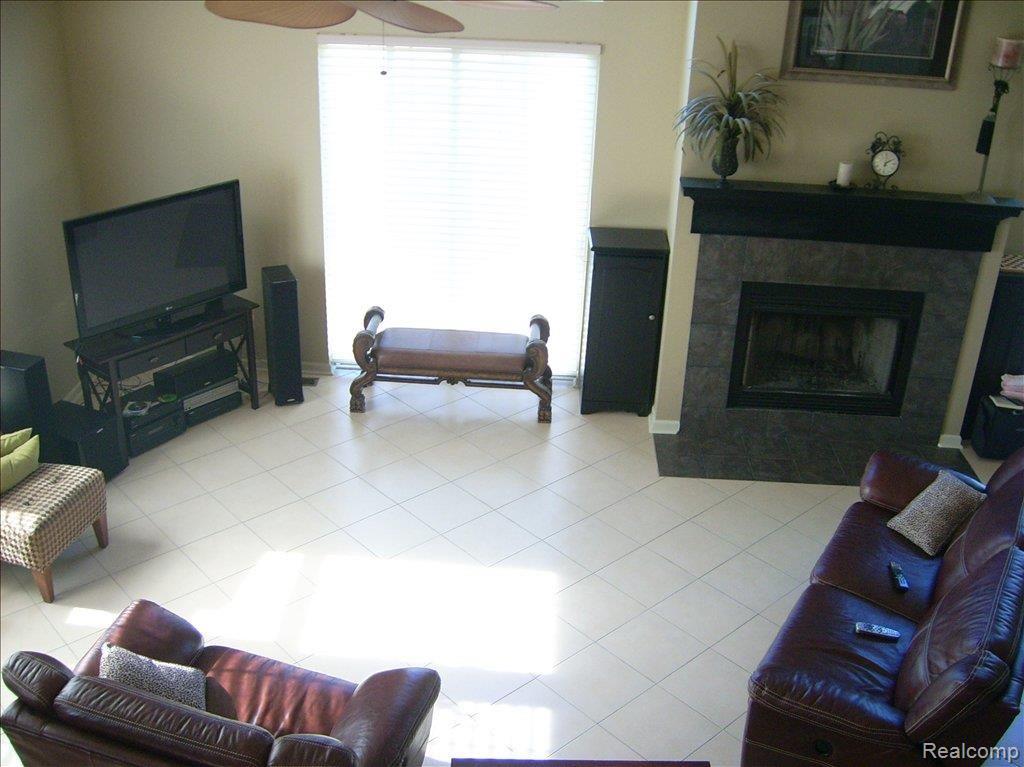 2211 Lone Tree Road Milford, MI 48380 - Photo 10 of 16 DSCI0064
