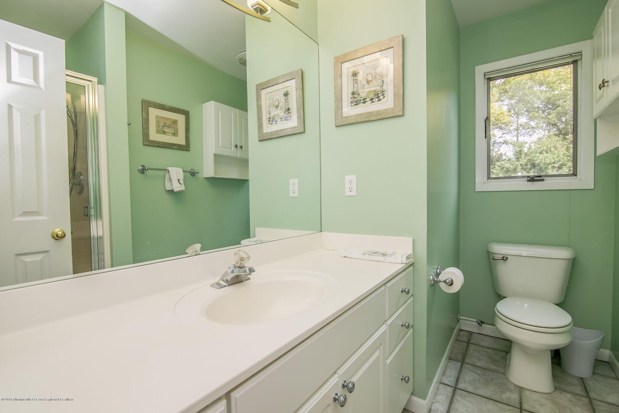 12 Old Manor Road Holmdel, NJ 07733 - Photo 22 of 36 Master Bath