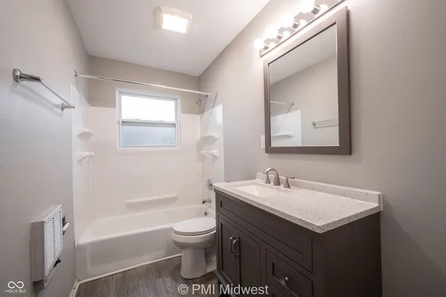 $1,100 | 821 Iowa Street, Indianapolis, IN 46203