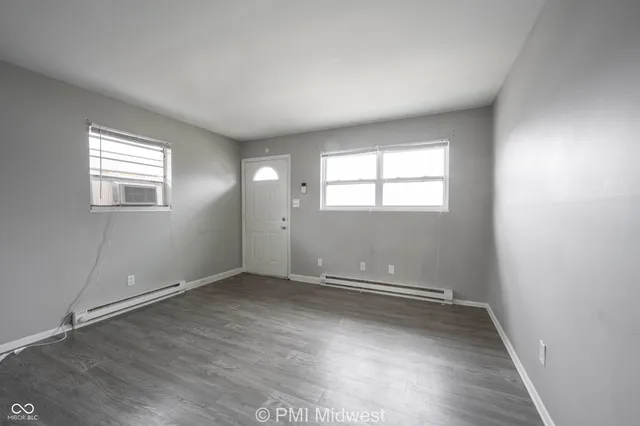 $1,100 | 821 Iowa Street, Indianapolis, IN 46203