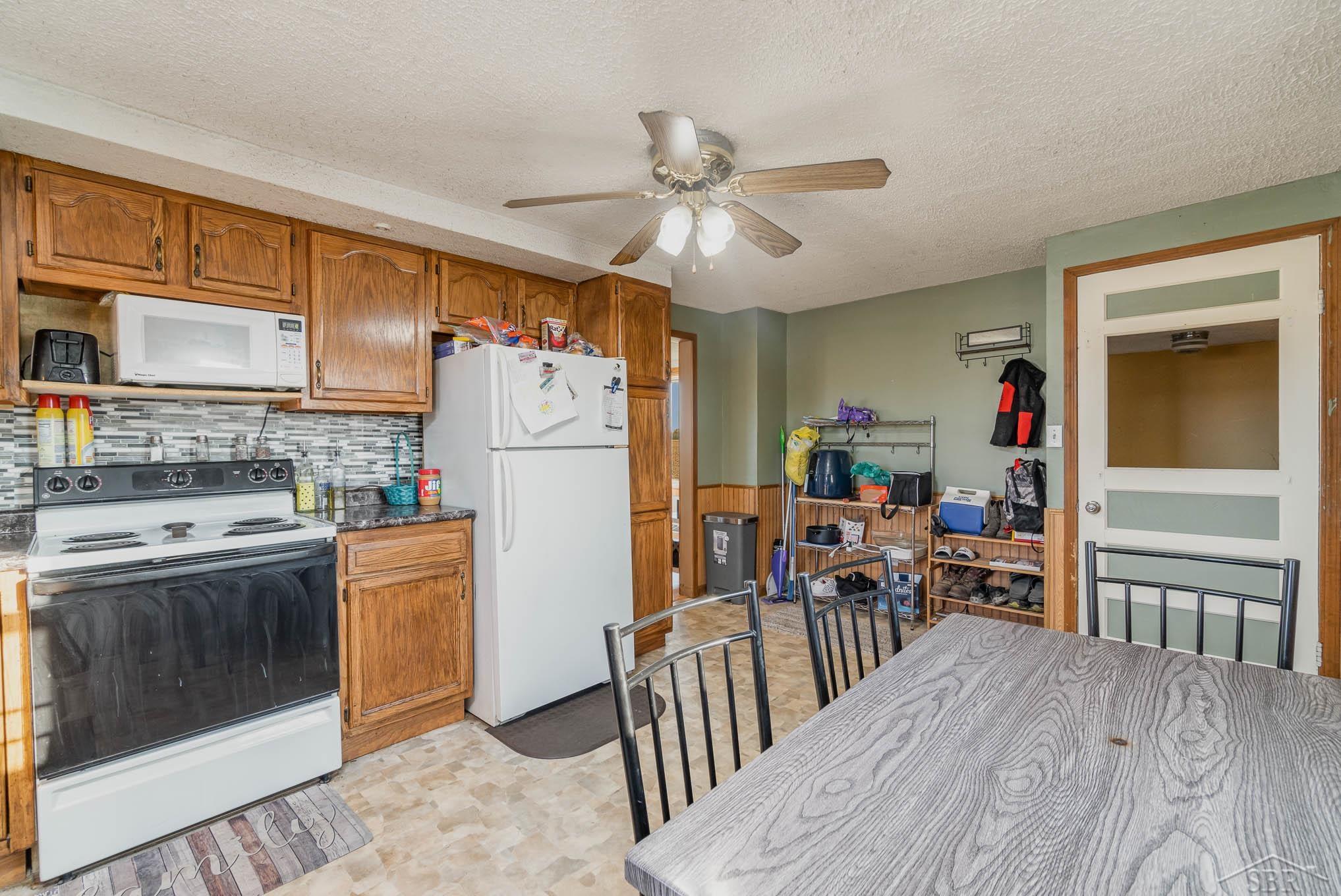 1907 West Neuman Road Pinconning, MI 48650 - Photo 13 of 28 50093989-12.JPG