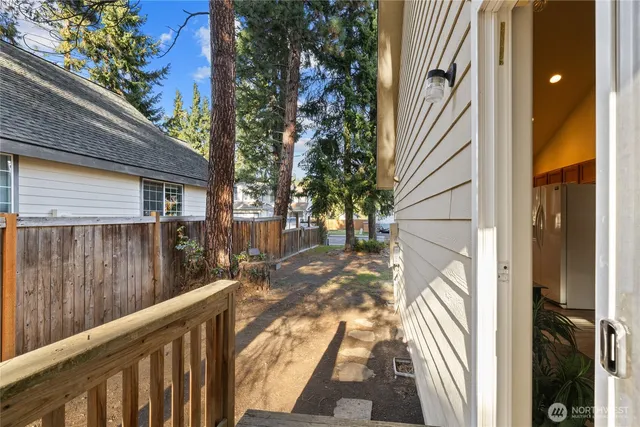 a view of a pathway of a house