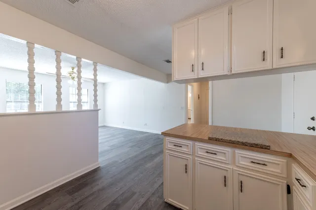 $1,600 | 606 East 2nd Street, Elgin, TX 78621