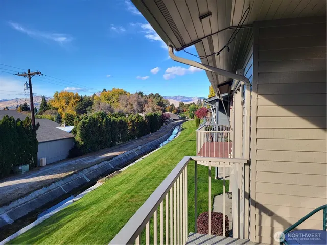 a view of a back yard of the house