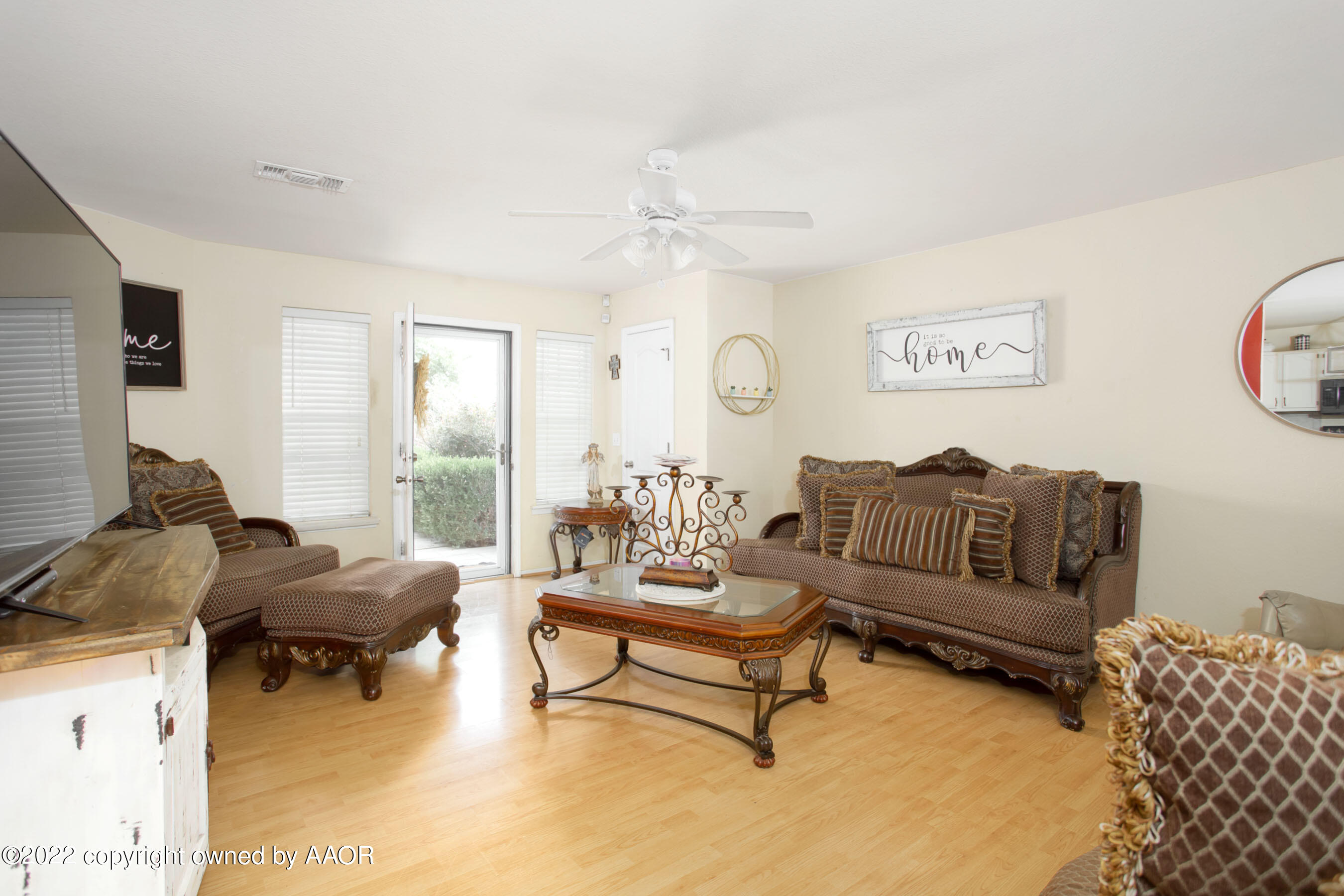 2601 Eagle Point Drive Amarillo, TX 79103 - Photo 9 of 23 a living room with furniture and a large window