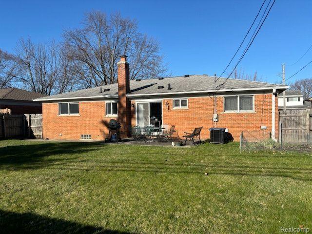31618 Rosenbusch Drive Warren, MI 48088 - Photo 33 of 37 Back of house, fenced yard