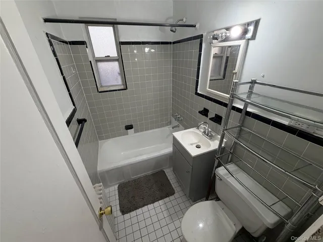 $279,000 | 247-41 77th Crescent, Unit B | Glen Oaks