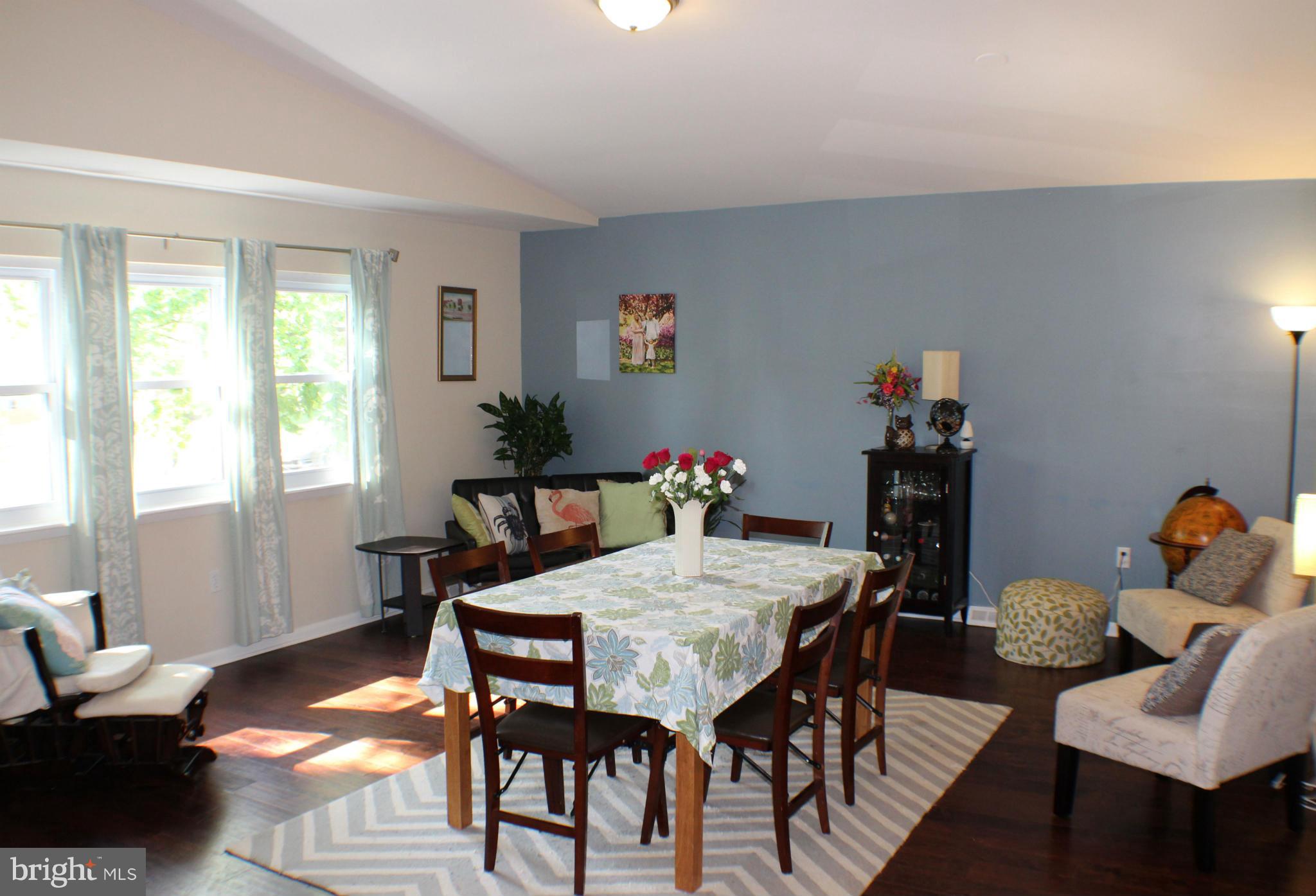 1929 Grant Road Baltimore, MD 21227 - Photo 3 of 22 Living Room