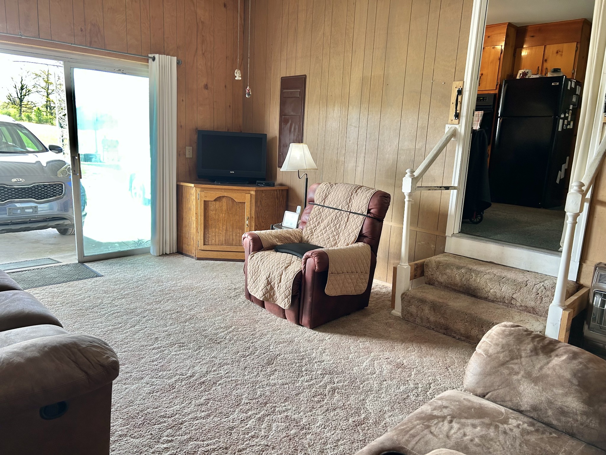 1110 Pomroy Road Manchester, TN 37355 - Photo 23 of 55 a living room with furniture and a flat screen tv
