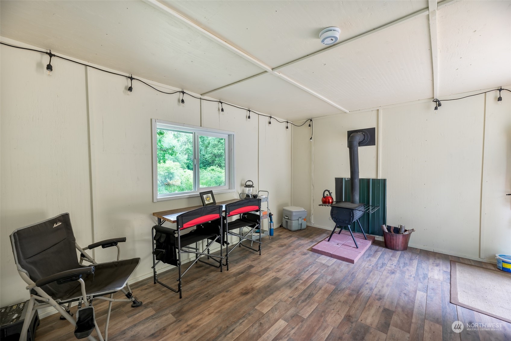 192 Bunker Road Chehalis, WA 98532 - Photo 16 of 24 a living room with furniture and a window