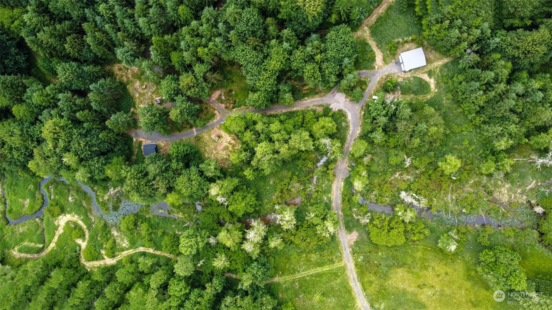 192 Bunker Road Chehalis, WA 98532 - Photo 5 of 24 a backyard of a house with a seating space