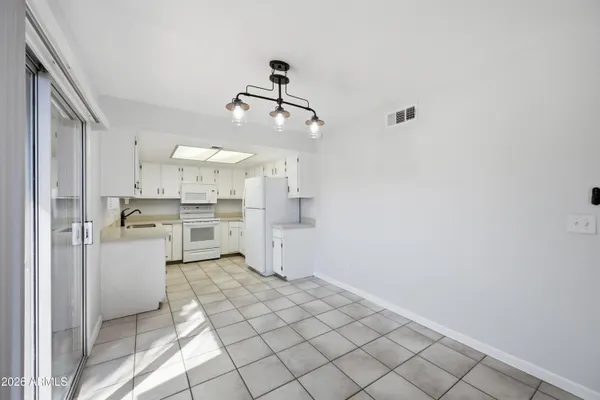 $325,000 | 26 West Concorda Drive, Unit 104, Tempe, AZ 85282