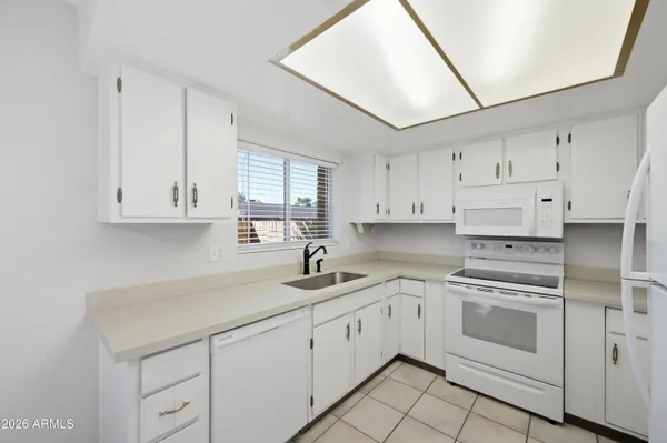 $325,000 | 26 West Concorda Drive, Unit 104, Tempe, AZ 85282