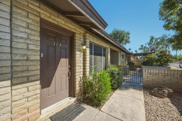 $325,000 | 26 West Concorda Drive, Unit 104, Tempe, AZ 85282