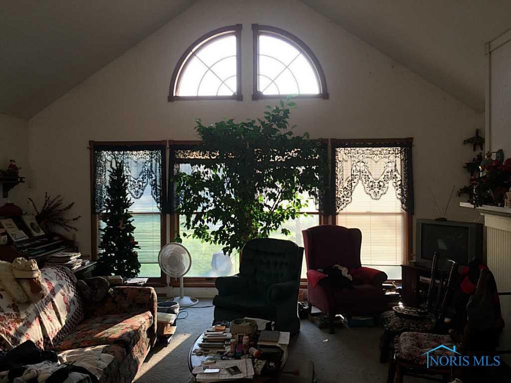 506 South Howard Road Curtice, OH 43412 - Photo 7 of 11 Living Room.