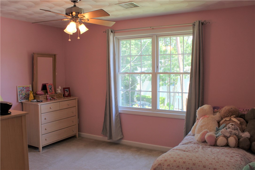 44 Parkhurst Road Warwick, RI 02889 - Photo 17 of 28