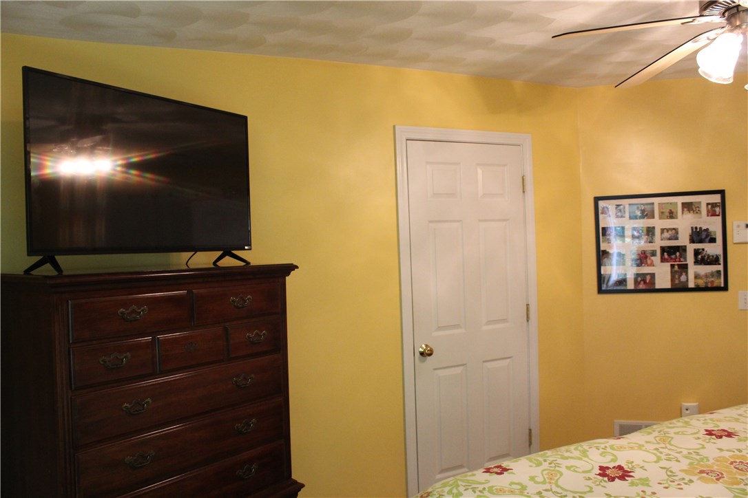 44 Parkhurst Road Warwick, RI 02889 - Photo 23 of 28