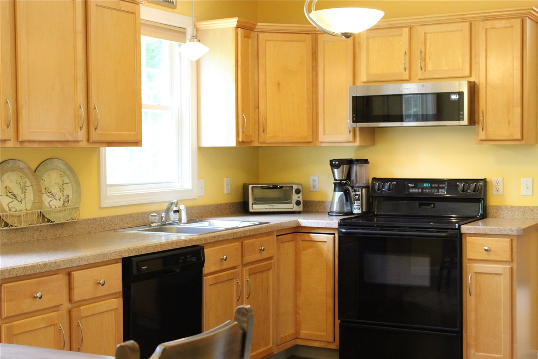 44 Parkhurst Road Warwick, RI 02889 - Photo 3 of 28