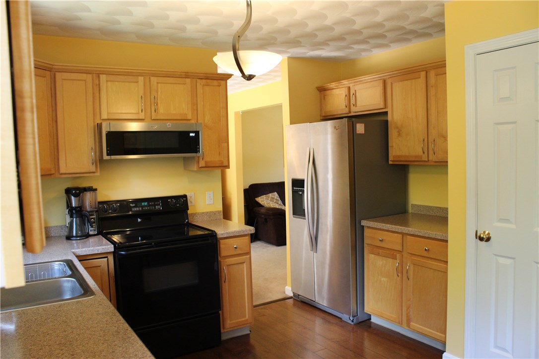 44 Parkhurst Road Warwick, RI 02889 - Photo 4 of 28