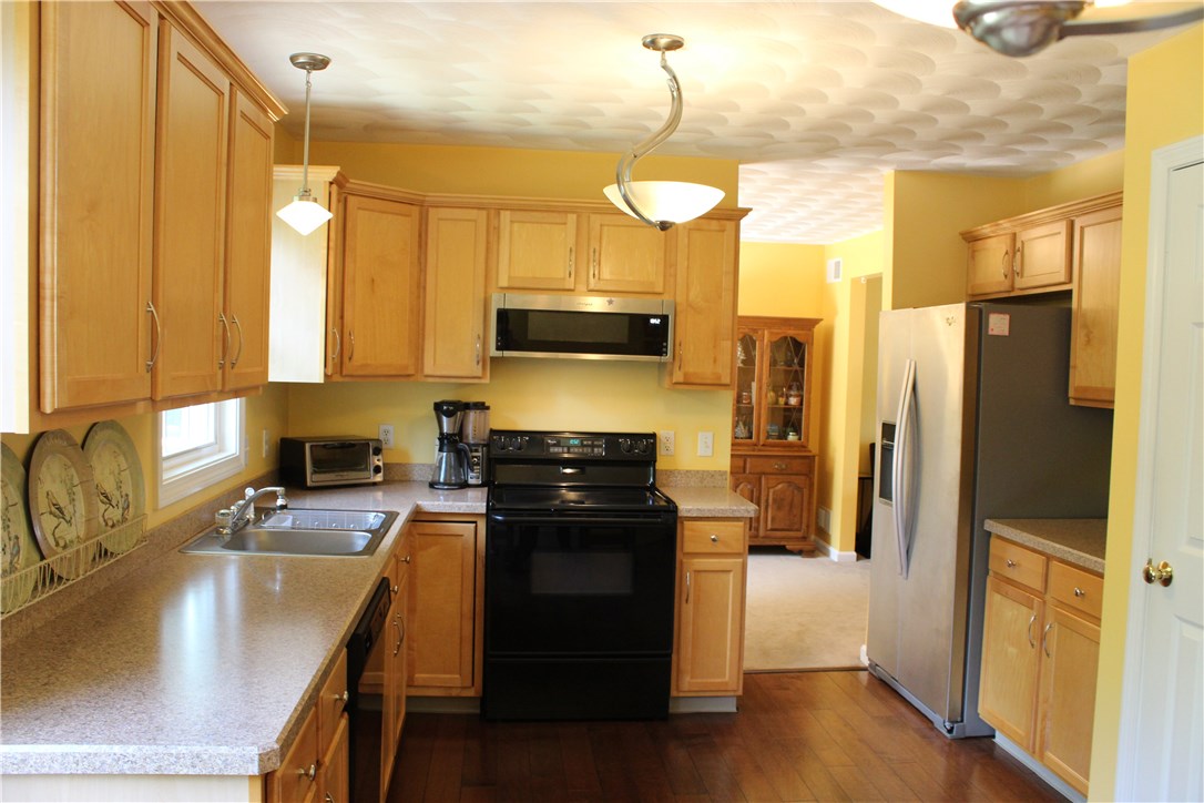 44 Parkhurst Road Warwick, RI 02889 - Photo 5 of 28