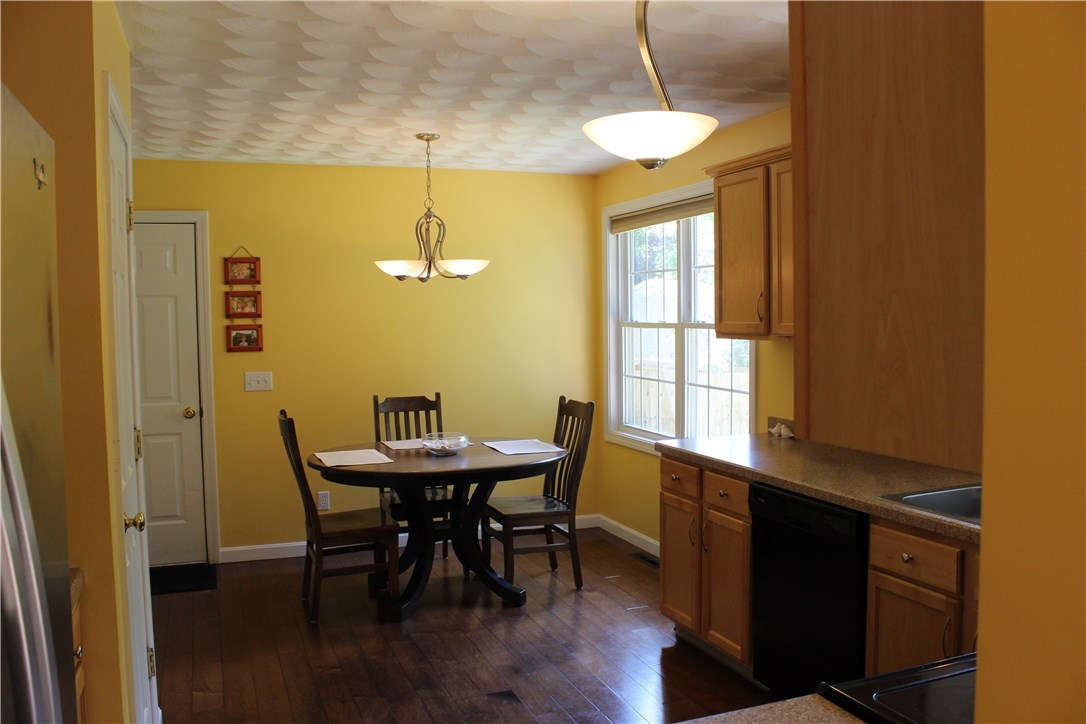 44 Parkhurst Road Warwick, RI 02889 - Photo 6 of 28