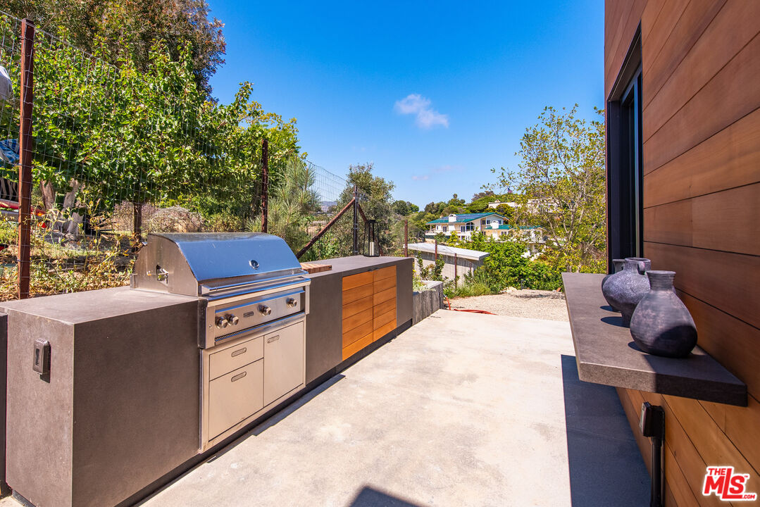 6756 Wandermere Road Malibu, CA 90265 - Photo 25 of 27 a view of a kitchen with a stove