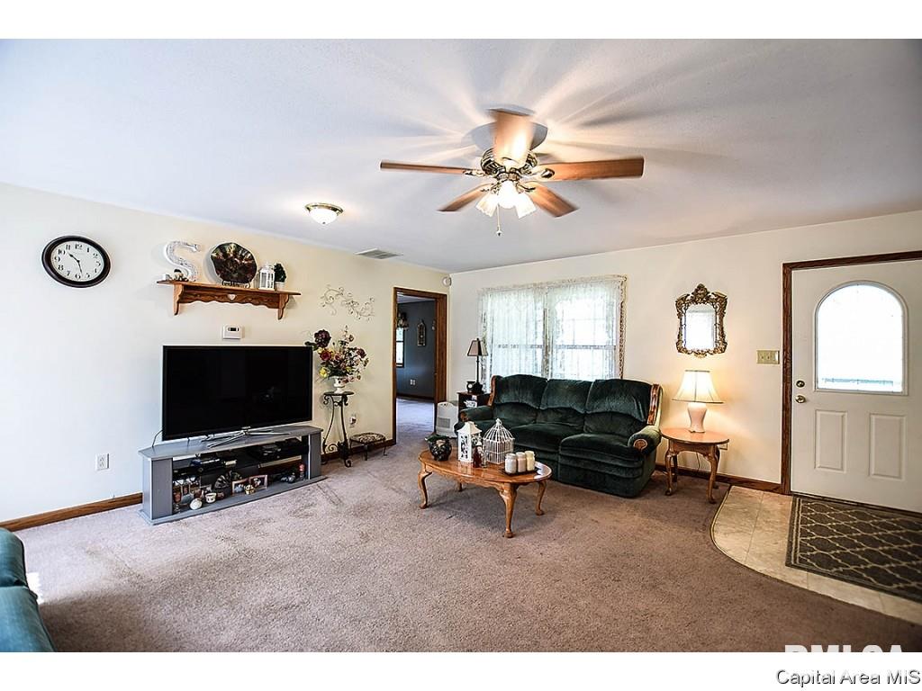 32530 State Rte 4 Girard, IL 62640 - Photo 4 of 29