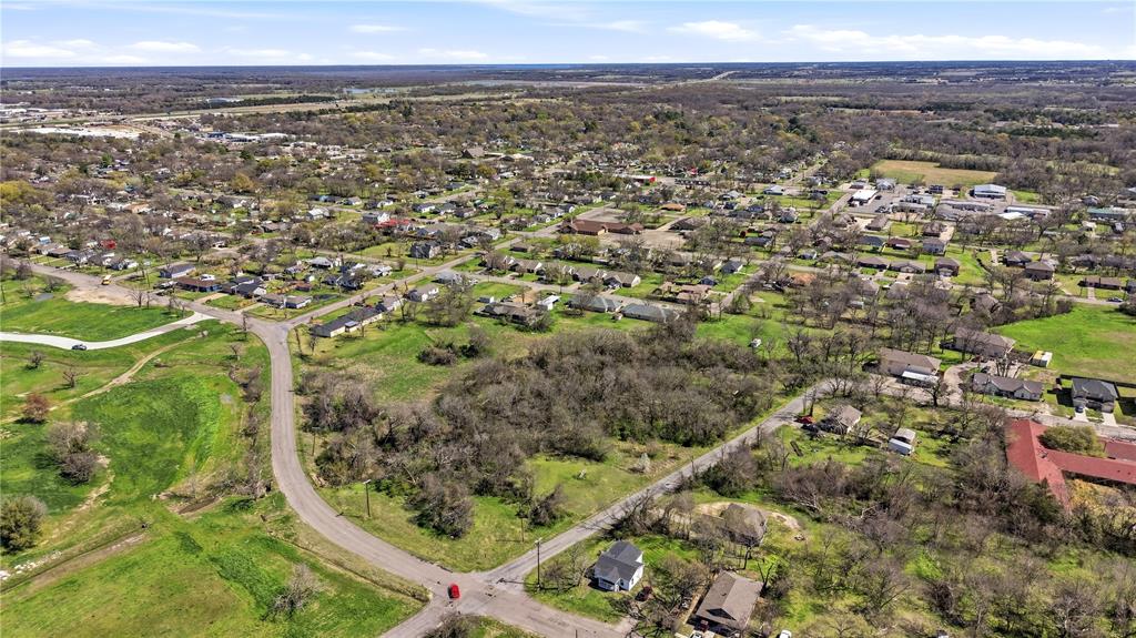 1700 Agnew Street Bonham, TX 75418 - Photo 3 of 14 a view of a city