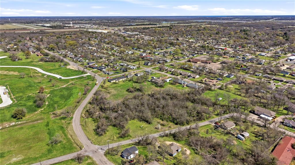 1700 Agnew Street Bonham, TX 75418 - Photo 4 of 14 a view of a city