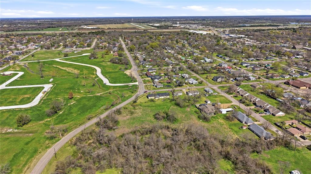 1700 Agnew Street Bonham, TX 75418 - Photo 6 of 14 a view of a city