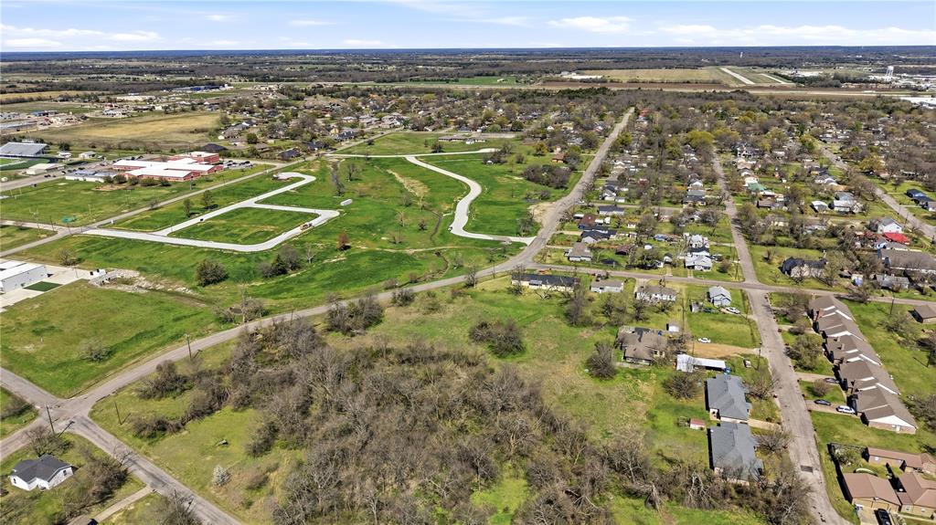 1700 Agnew Street Bonham, TX 75418 - Photo 7 of 14 a view of a city