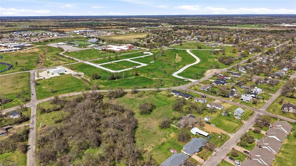 1700 Agnew Street Bonham, TX 75418 - Photo 8 of 14 a view of a city