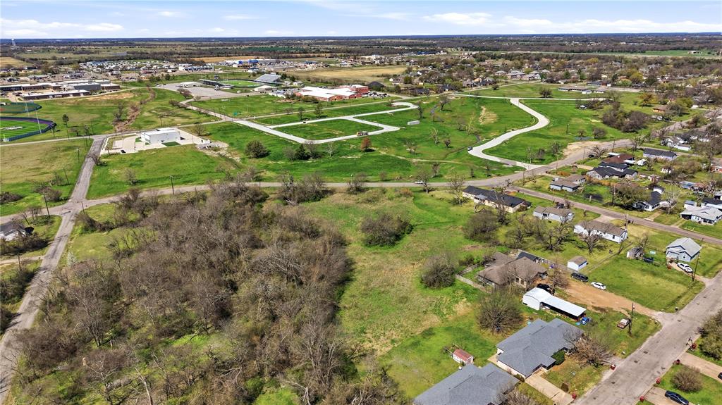 1700 Agnew Street Bonham, TX 75418 - Photo 9 of 14 a view of a city
