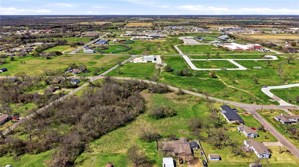 1700 Agnew Street Bonham, TX 75418 - Photo 10 of 14 a view of a city