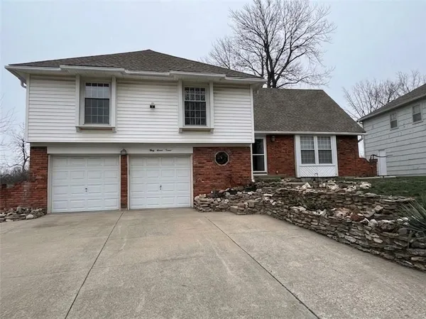 $285,000 | 3712 East 104 Street, Kansas City, MO 64137