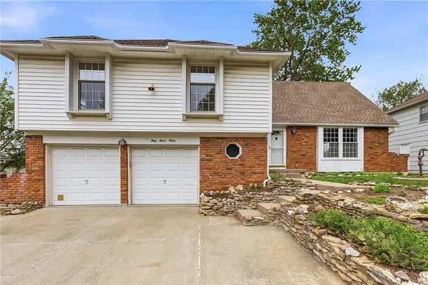 $285,000 | 3712 East 104 Street, Kansas City, MO 64137