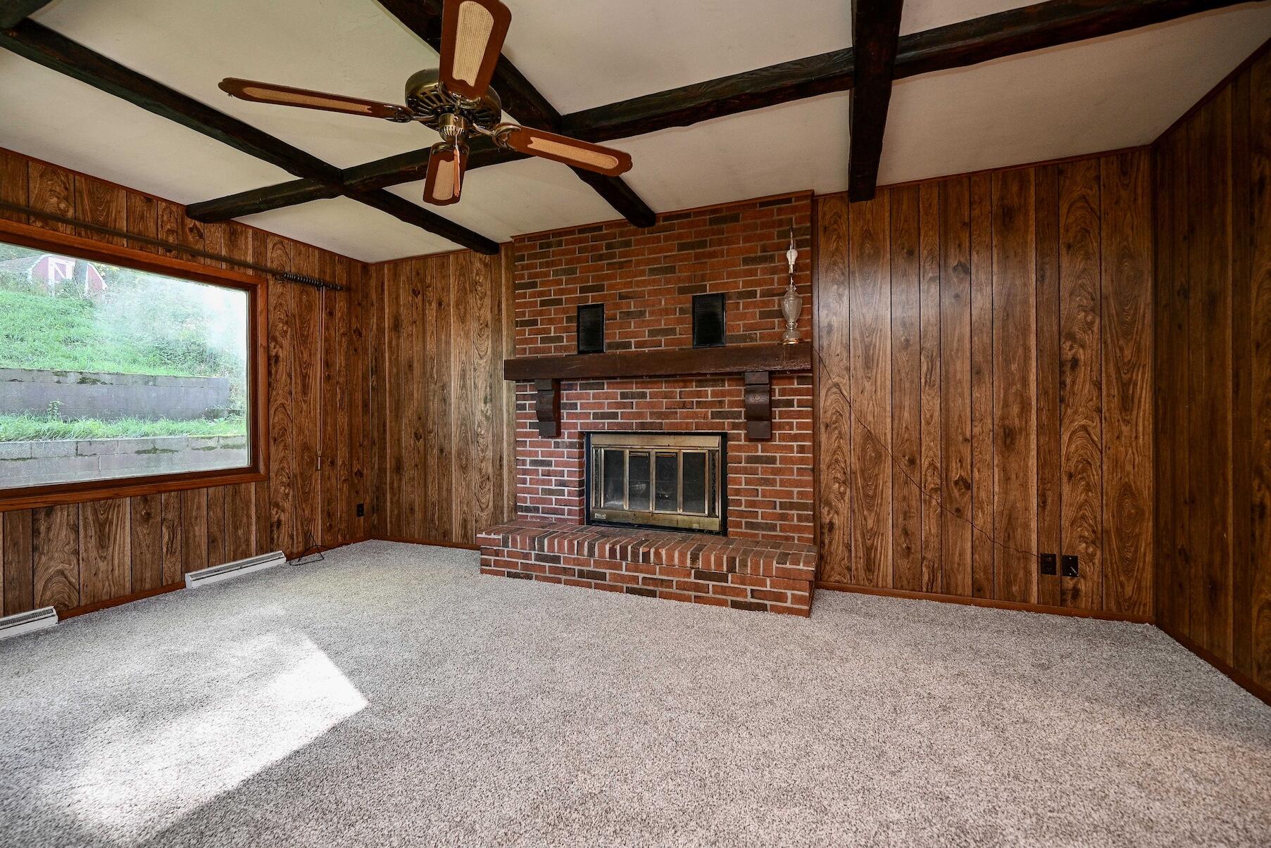 1659 Edgewood Road Winona, MN 55987 - Photo 9 of 21 9 Family Room I