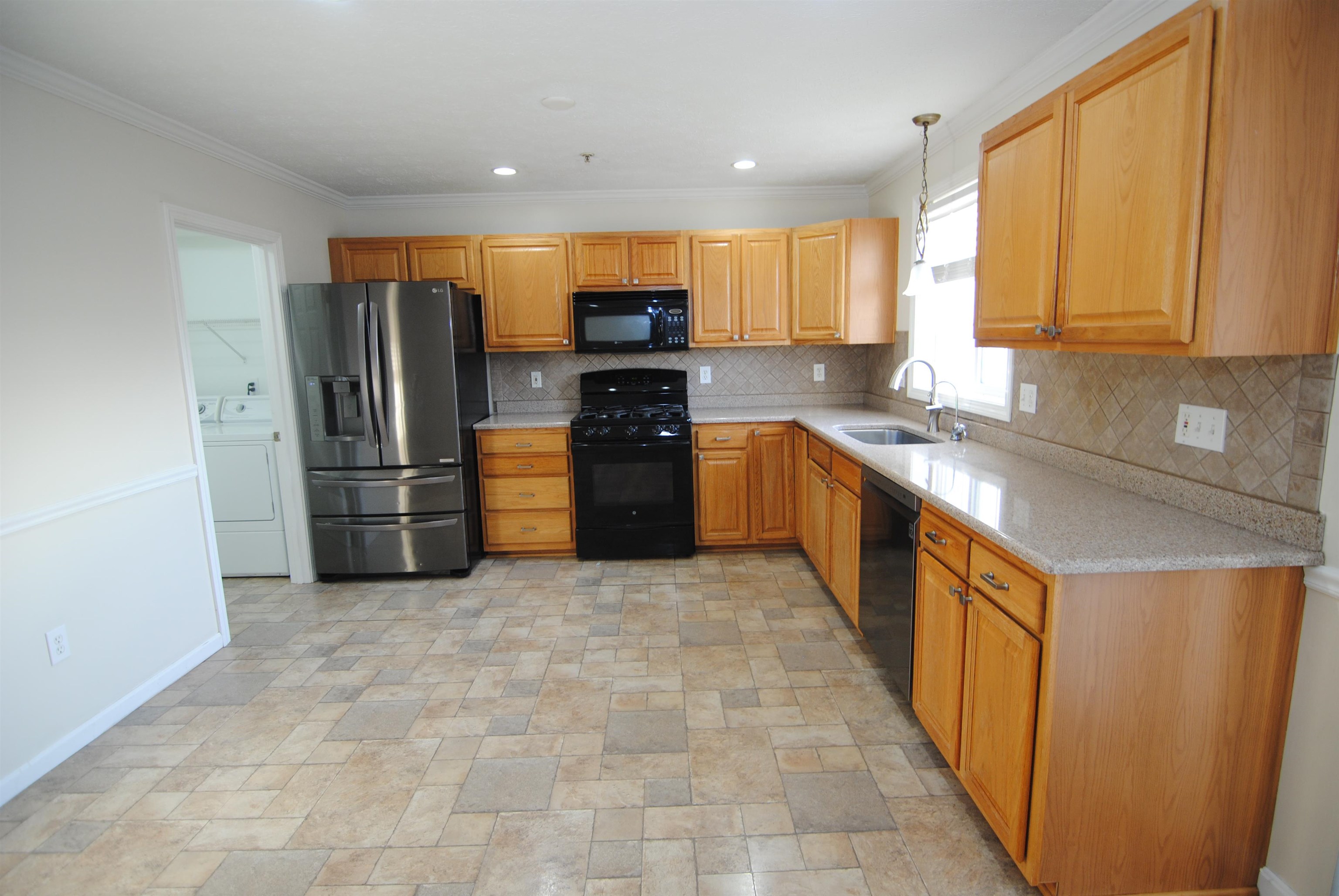 29 Georgetown Drive Nashua, NH 03062 - Photo 7 of 31