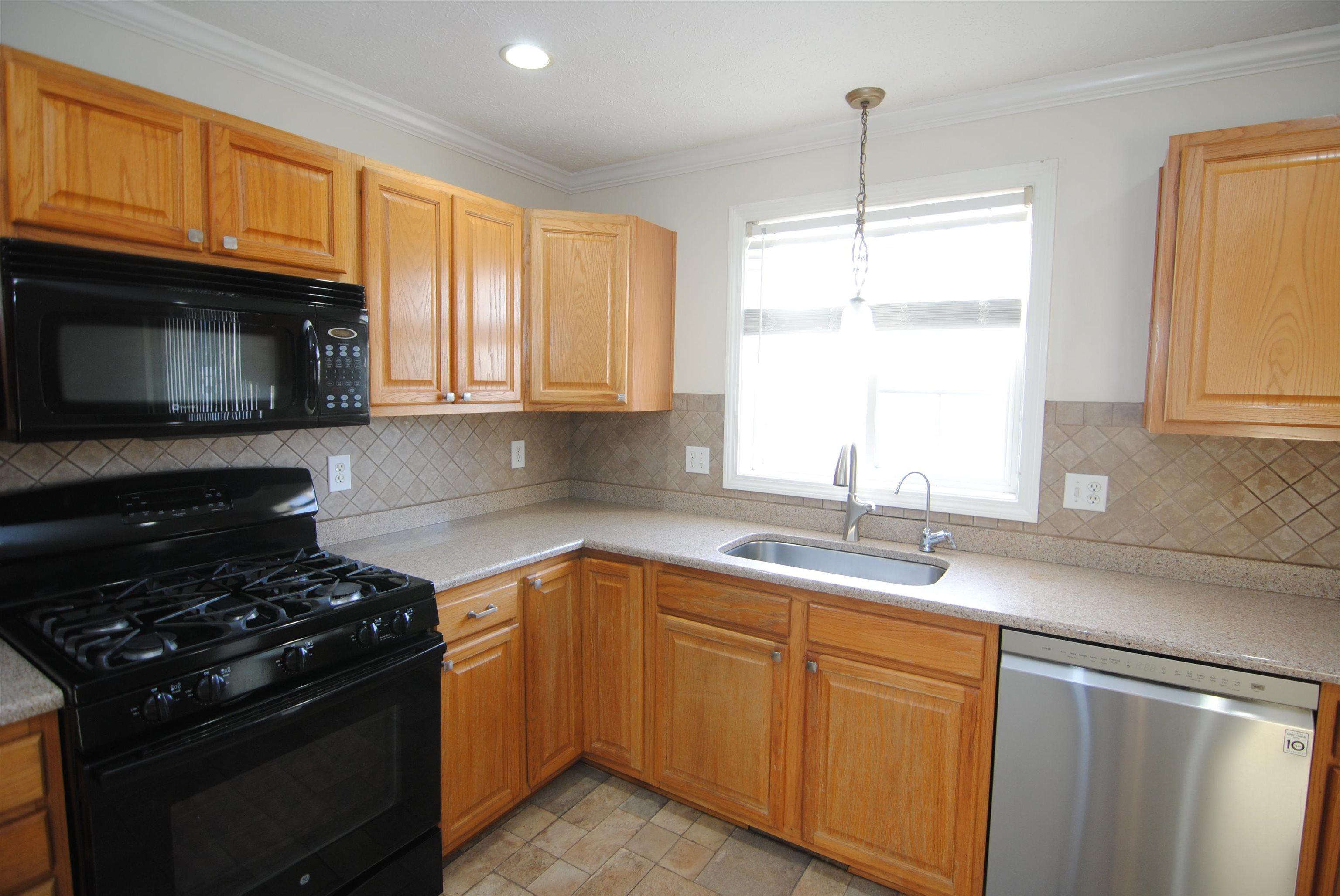 29 Georgetown Drive Nashua, NH 03062 - Photo 10 of 31