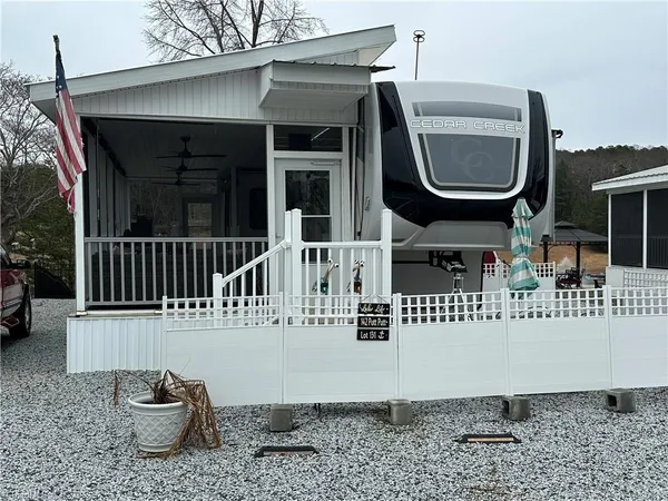 $175,500 | 142 Putt-Putt Lane, New London, NC 28127