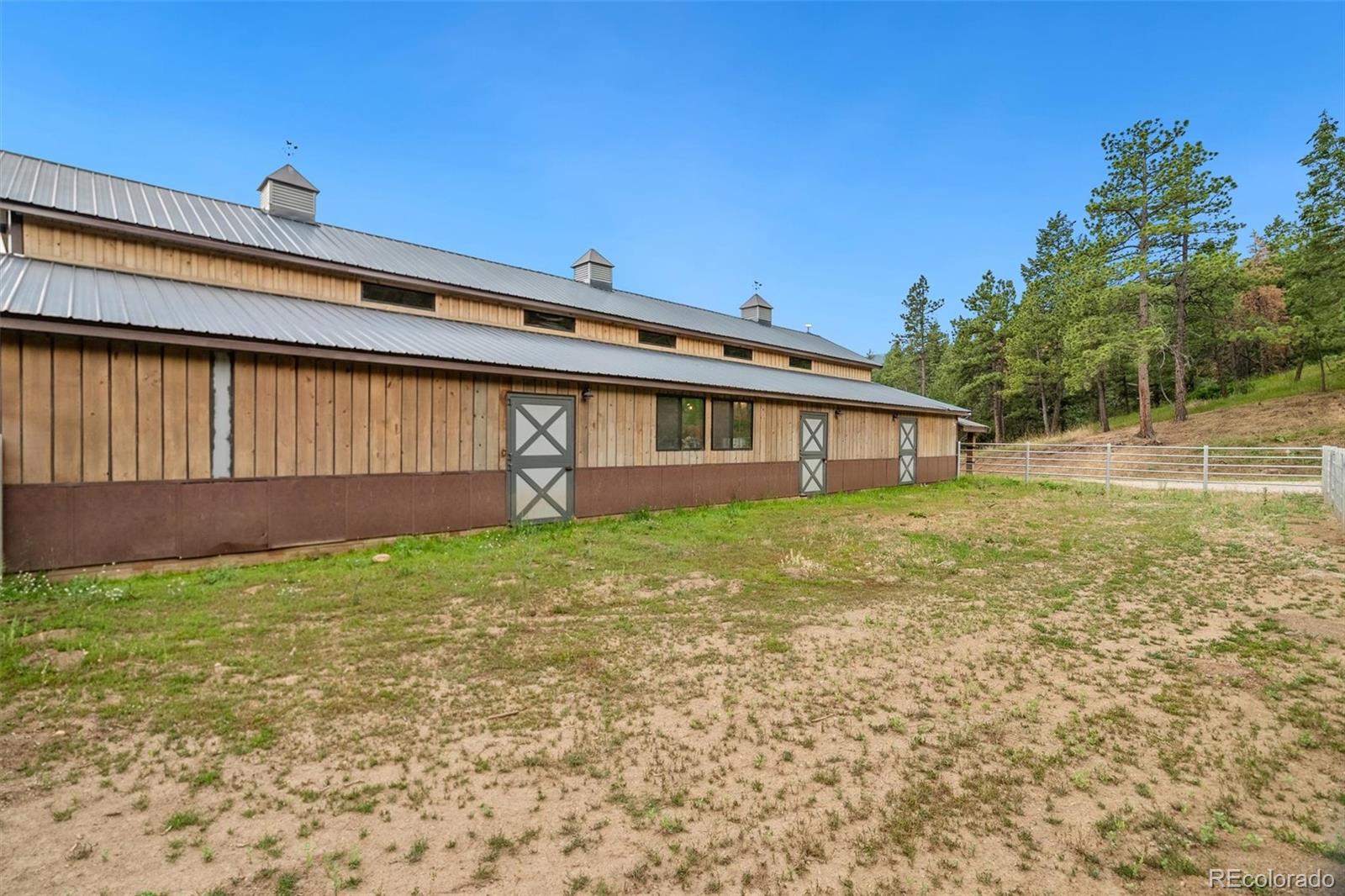 10013 McKinney Road Littleton, CO 80127 - Photo 24 of 50 a backyard of a house with wooden floor and fence