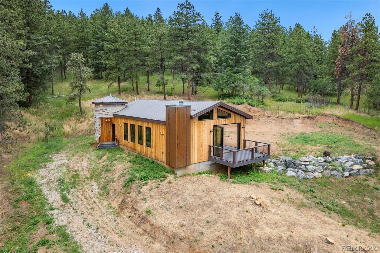 10013 McKinney Road Littleton, CO 80127 - Photo 26 of 50 a backyard of a house with a garden and deck