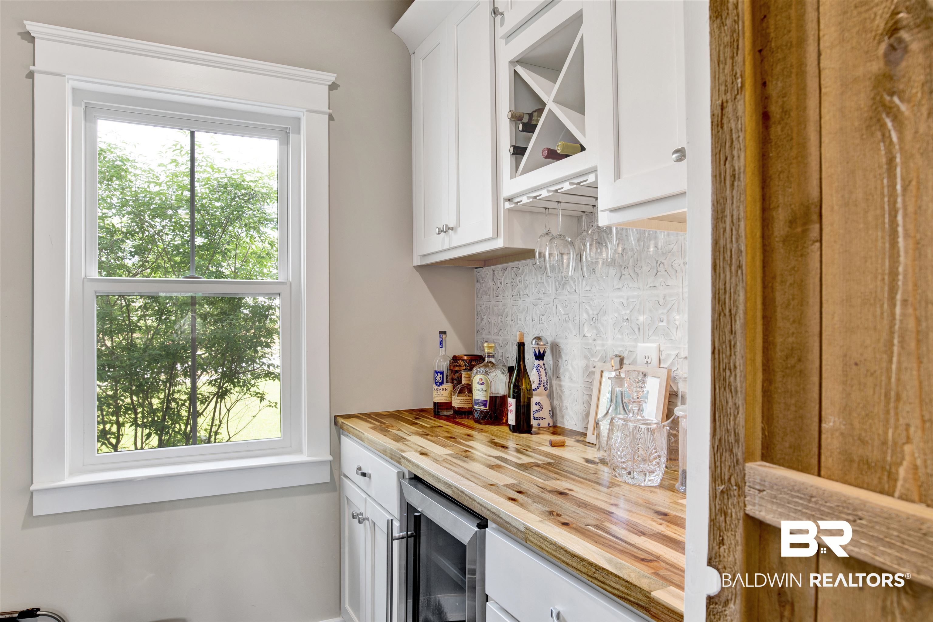 21621 Veranda Boulevard Fairhope, AL 36532 - Photo 24 of 51 Bar with backsplash, beverage cooler, and a bar