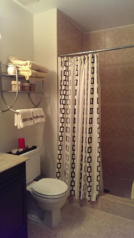 856 Lago Road, Unit 21 Delray Beach, FL 33445 - Photo 16 of 25 bath
