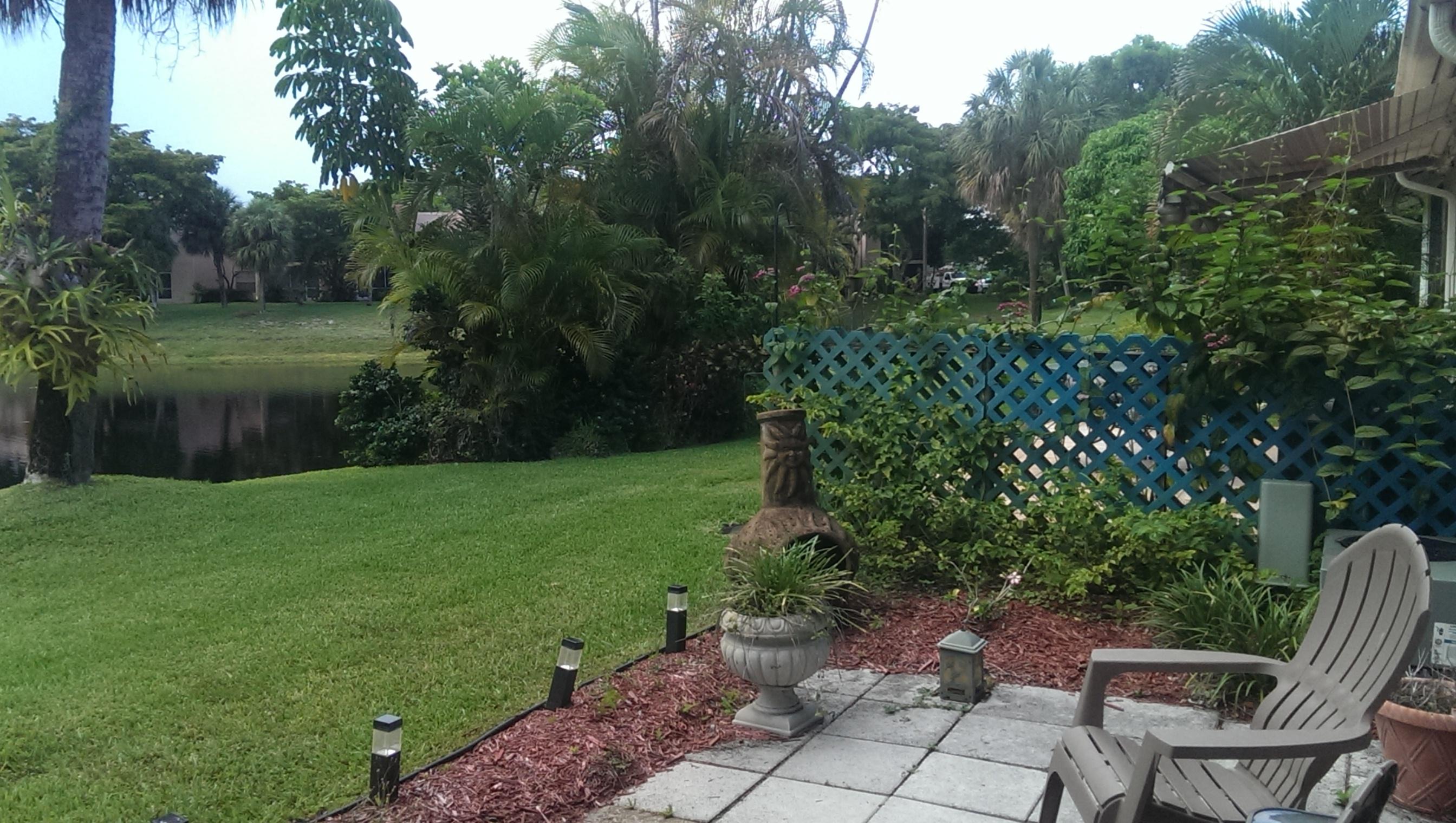 856 Lago Road, Unit 21 Delray Beach, FL 33445 - Photo 19 of 25 Patio