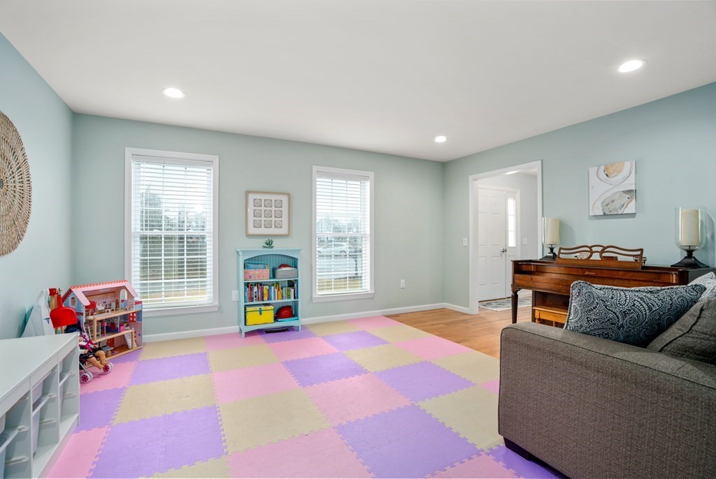 106 Colonial Road Marshfield, MA 02050 - Photo 14 of 42 a living room with furniture and a window