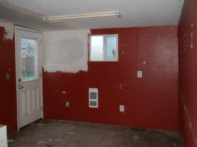 459 Southeast Gibson Road Waldport, OR 97394 - Photo 20 of 22 Laundry