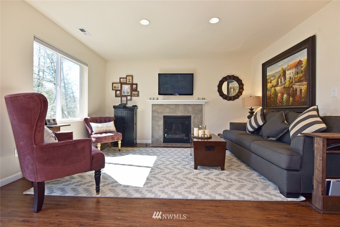 17714 33rd Drive Southeast Bothell, WA 98012 - Photo 4 of 19 Gallery Image 4
